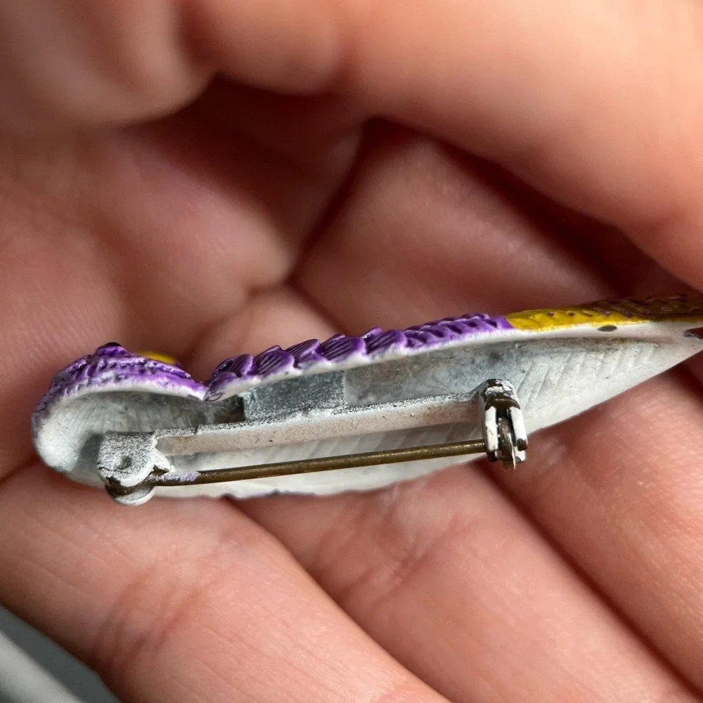 Vintage Purple & Yellow Enamel Classic Fashion Bird Parrot Figural Brooch Pin‎